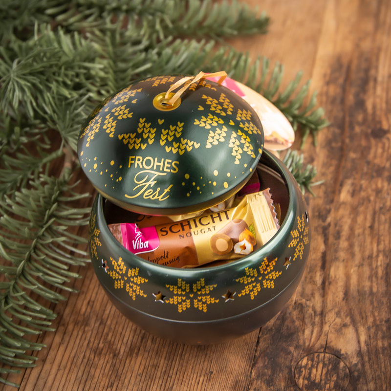 Viba Teelichtkugel Oh Tannenbaum gefüllt mit Schicht-Nougat Minis Sneak Peak unterm Weihnachtsbaum, 80 g