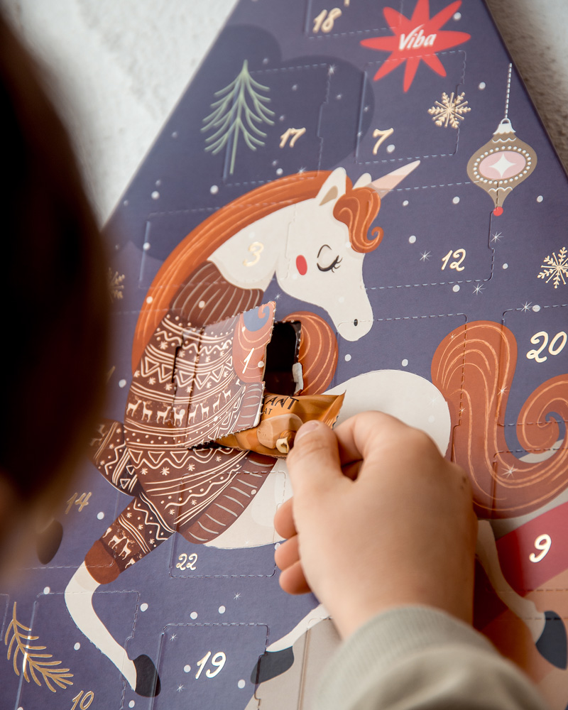 Viba Adventskalender Einhorn - Türchen öffnen, Nougat Mini entdecken
