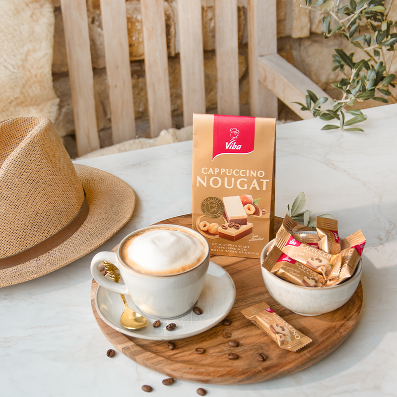 Viba Cappuccino Nougat Minis im Beutel zum Kaffee auf der Terrasse