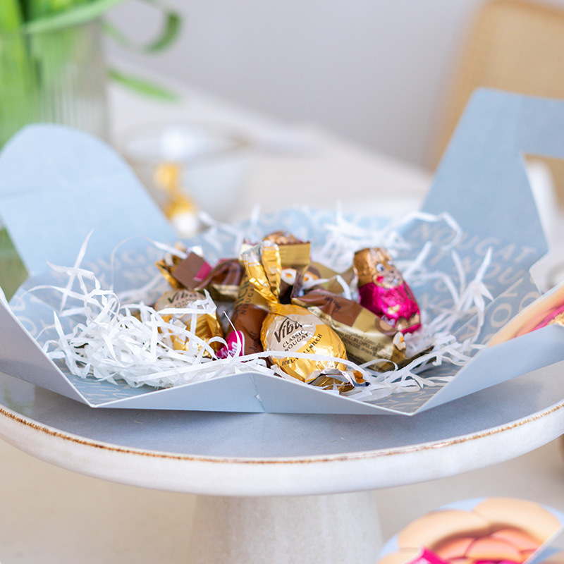 Viba Osternest geöffnet mit Inhalt der Box