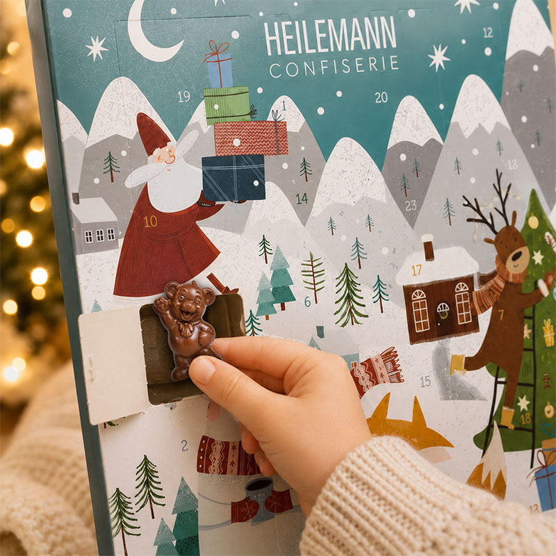 Heilemann Kinder-Adventskalender Edelvollmilch - Türchen wird geöffnet